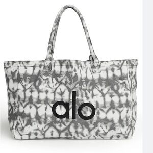 NWT ALO Yoga Monochrome Patterned Tote Bag